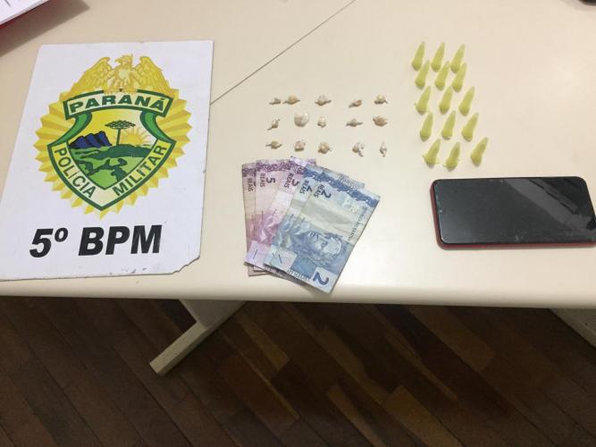 Em Londrina, PM aborda casa usada como ponto de tráfico e encaminha homem à delegacia