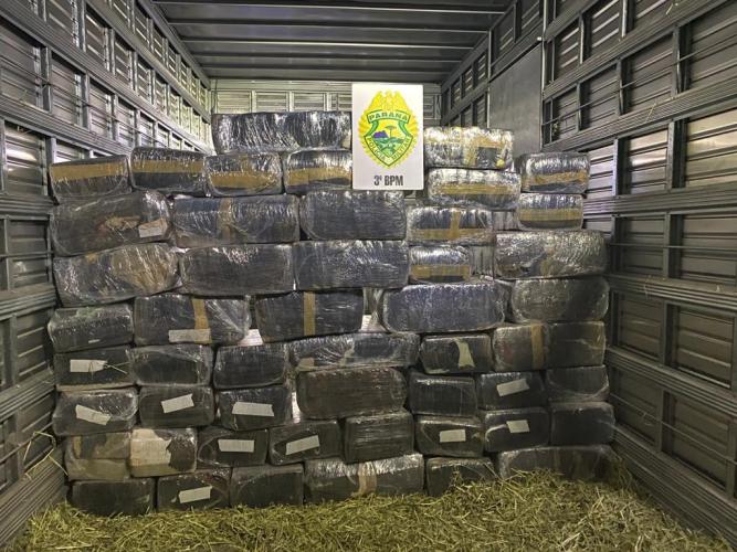 No Sudoeste do estado, PM apreende um caminhão carregado com uma tonelada de maconha