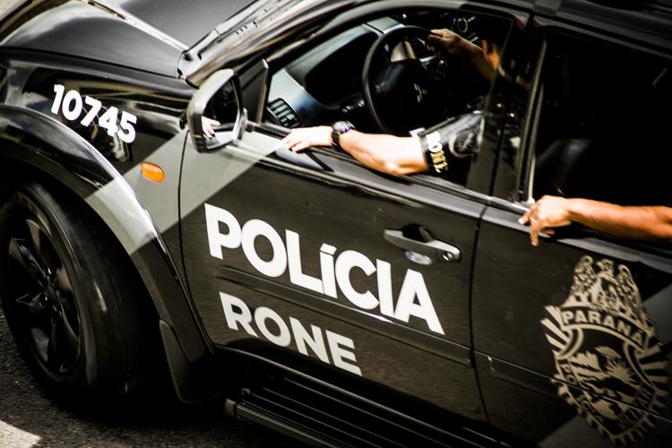 Em Curitiba, RONE prende homem que estava roubando loja de celulares