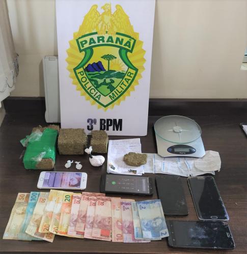Em Pato Branco (PR), PM encaminha quatro pessoas e apreende mais de 900 gramas de drogas e pontos de LSD