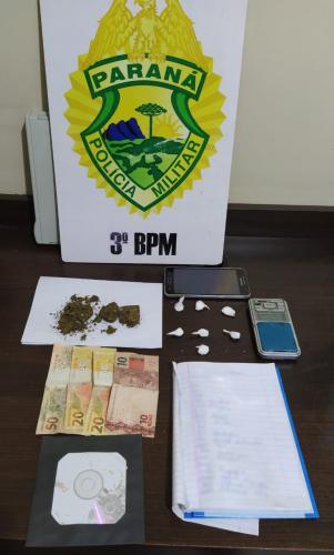 PM prende dois homens e apreende porções de drogas após denúncia em Pato Branco (PR)