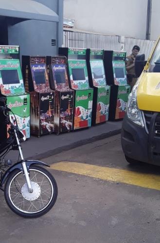 Seis máquinas caça níqueis e uma arma de fogo são apreendidos durante ações da Operação Sinergia no Norte Pioneiro