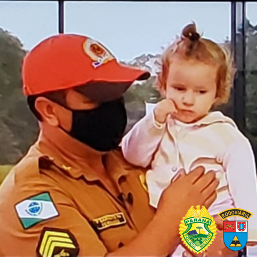Policiais rodoviários salvam vida de bebê e recebem visita de agradecimento em Guarapuava (PR)