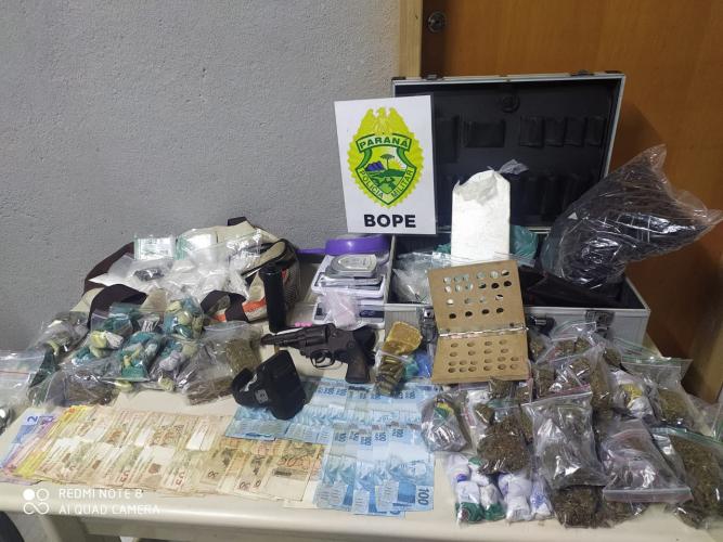 Batalhão de Choque deflagra grande operação contra o tráfico de drogas em Colombo, na RMC