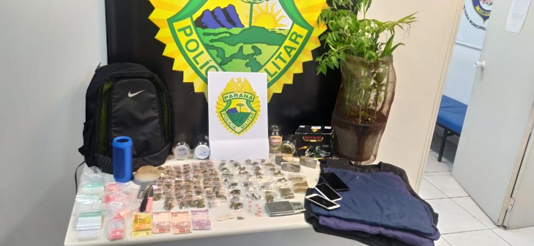 ROCAM prende dois homens e apreende colete balístico, 430 gramas de maconha e drogas sintéticas em Curitiba
