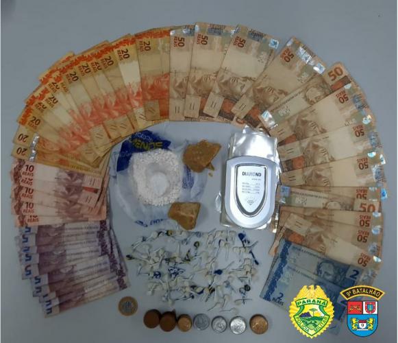 PM apreende crack, cocaína, dinheiro e prende grupo envolvido com o tráfico em Paranaguá, no Litoral