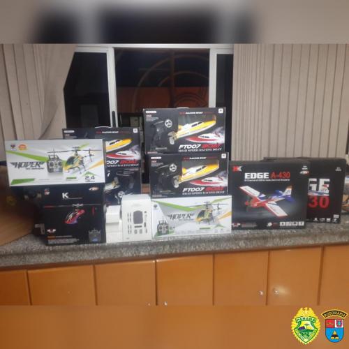 Produtos contrabandeados são apreendidos pelo BPRv durante fiscalização em Peabiru (PR)