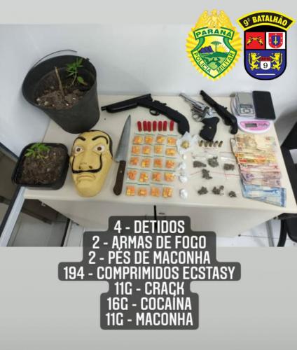 Quarteto que tinha pé de maconha e duas armas de fogo dentro de casa acaba encaminhado pela PM em Paranaguá (PR)