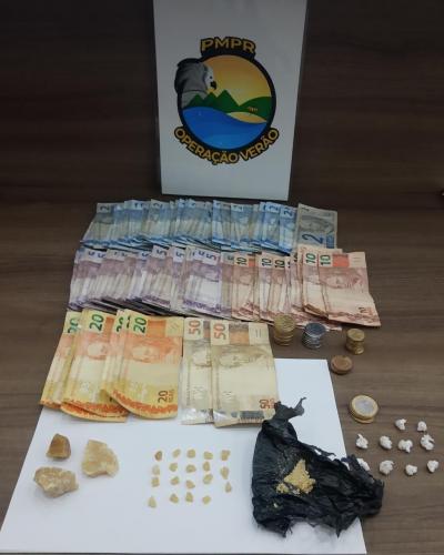 Em Matinhos, PM apreende crack e encaminha três por envolvimento com o tráfico de drogas, durante o Verão Consciente