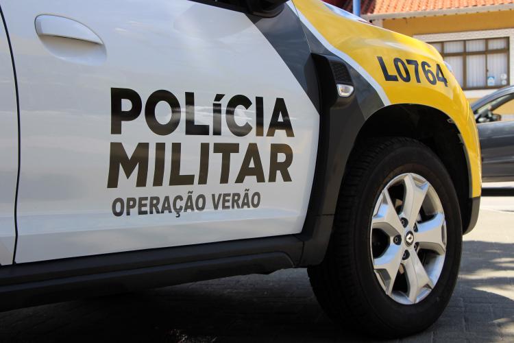 Em Guaratuba (PR), PM prende três homens e apreende 43 pedras de crack e um celular furtado em situações distintas