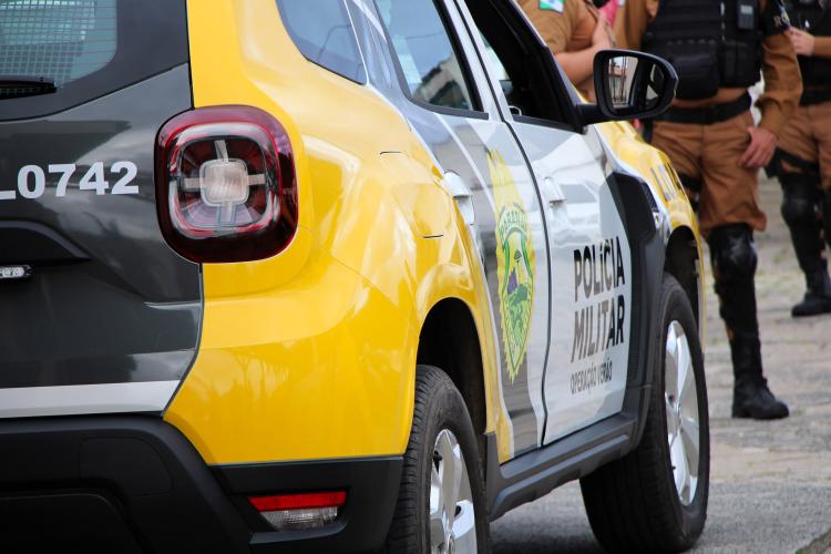 Mulher com crack e cocaína é presa pela PM em Matinhos (PR), no Litoral do estado