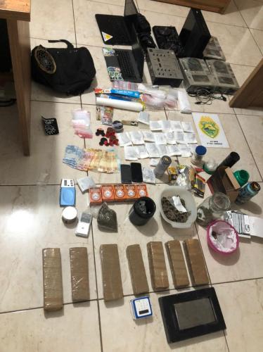 Arma de fogo, maconha e haxixe são apreendidos durante a Operação Resposta II em Ubiratã (PR), no Noroeste do estado