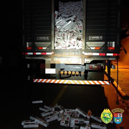 Mulher é encaminhada por possibilitar ações de contrabando em seu terreno e caminhão é apreendido em Doutor Camargo (PR)