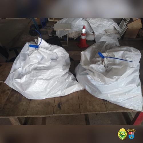 PM de Peabiru (PR) apreende dois veículos carregados com produtos contrabandeados do Paraguai durante a Operação Vida
