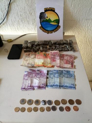 Em Pontal do Litoral (PR), PM apreende 48 porções de maconha e dinheiro durante patrulhamento