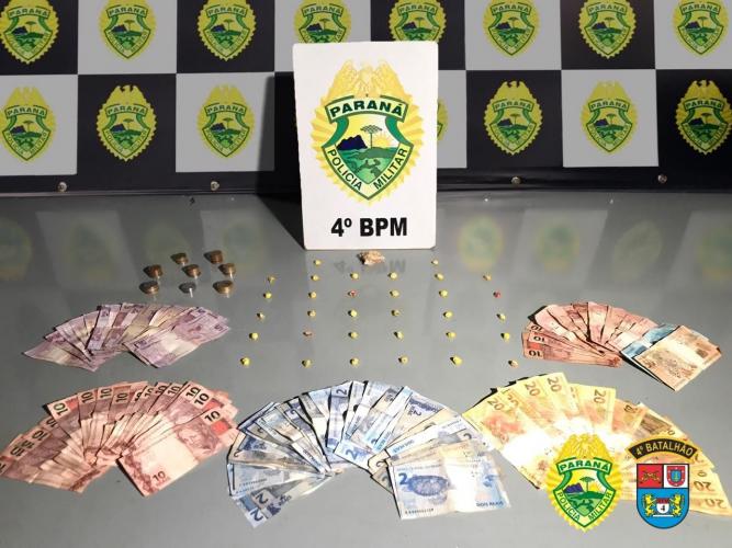 Uma mulher foi presa pela PM e mais de 30 pedras de crack foram apreendidas na ação, em Maringá (PR)