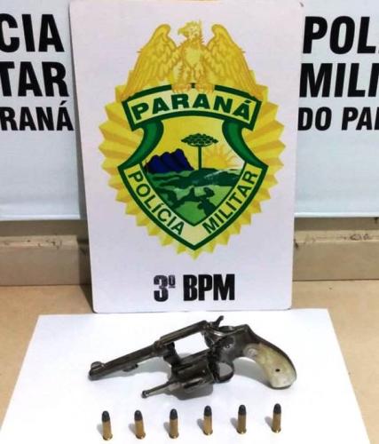 PM encaminha homem e apreende arma de fogo em ocorrência de violência doméstica, em Pato Branco (PR)