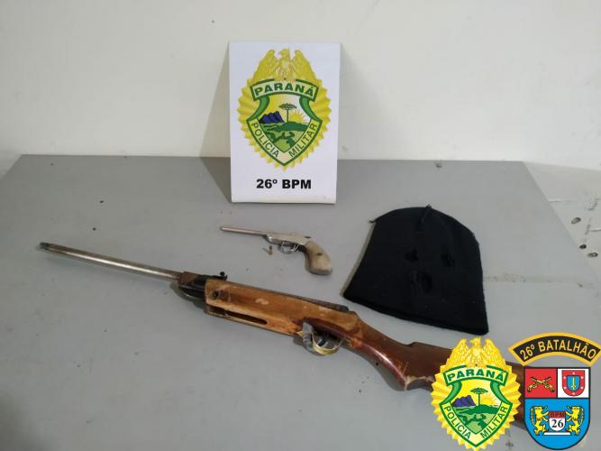 Nos Campos Gerais, PM é acionada para dar atendimento a roubo e acaba aprendendo uma arma de fogo