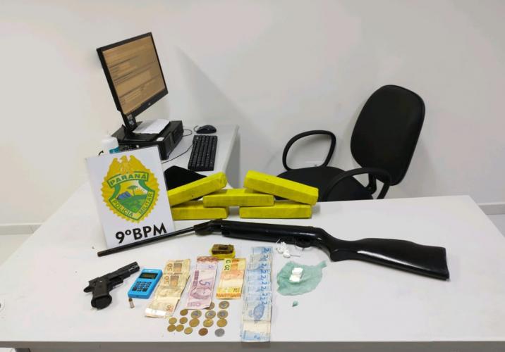 Polícia Militar apreende arma de fogo e drogas ao dispersar aglomeração em bar, em Paranaguá, no litoral