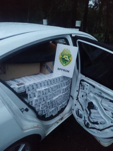 Equipe de Operações com Cães do BPFron localiza 1 mil pacotes de cigarros contrabandeados em Cascavel (PR)