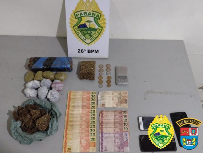 Atitude suspeita de homem envolvido ao notar viatura policial resulta no seu encaminhamento por tráfico de drogas em Telêmaco Borba