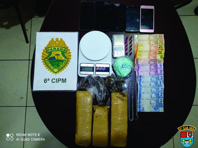 Em Ivaiporã (PR), PM encaminha quatro pessoas e apreende 2,2 quilos de maconha e cocaína