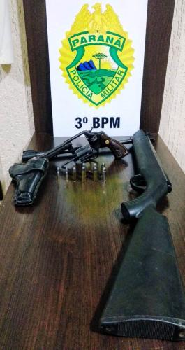 Em São João (PR), PM encaminha homem e apreende duas armas de fogo com munições