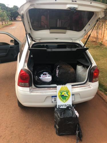 Operação Hórus: BPFron apreende dois veículos carregados com 500 pacotes de cigarros contrabandeados, em Nova Aurora (PR)