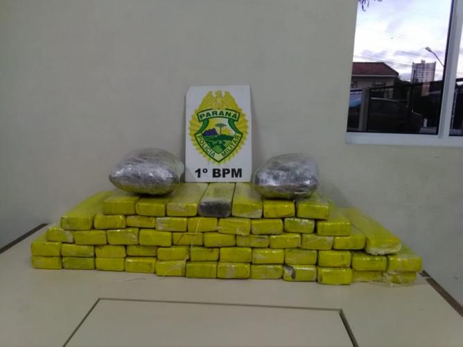 Adolescentes com 41 quilos de maconha são apreendidas pela PM ao chegar em Ponta Grossa (PR)