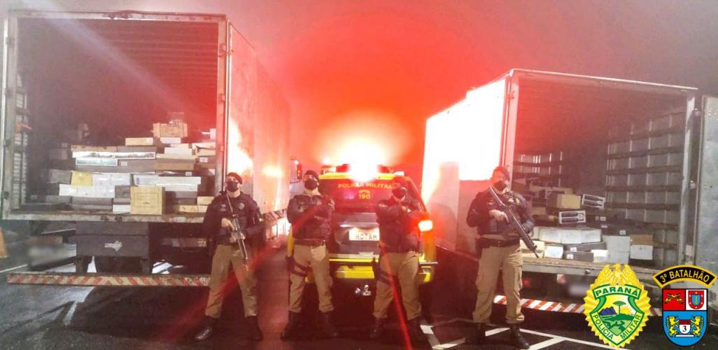 Dois caminhões carregados com de mil caixas de vinhos contrabandeados são apreendidos pela PM em Palmas (PR)