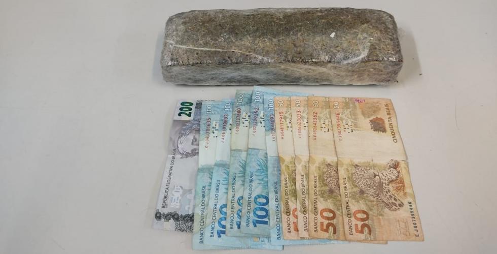 PM apreende 600 gramas de maconha e prende duas pessoas no Pinheirinho, em Curitiba