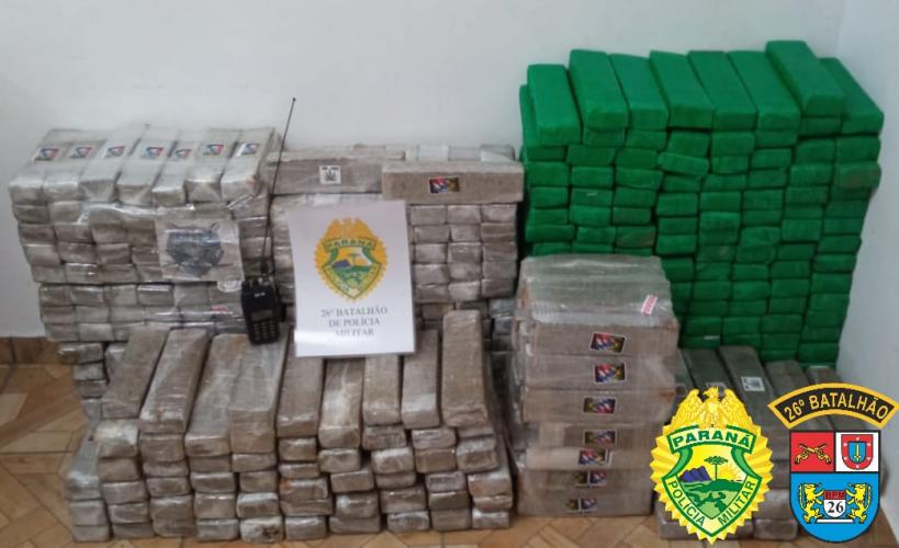 Dupla capota carro com mais de 200 quilos de maconha em Cândido de Abreu