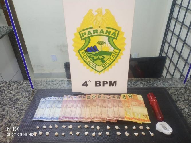 Em Sarandi (PR), PM prende dois homens e apreende 33 pedras de crack após denúncia anônima