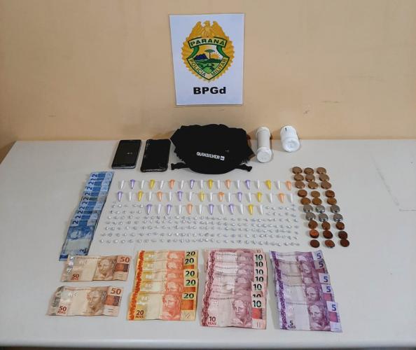 Em Piraquara, PM prende homem por tráfico de drogas