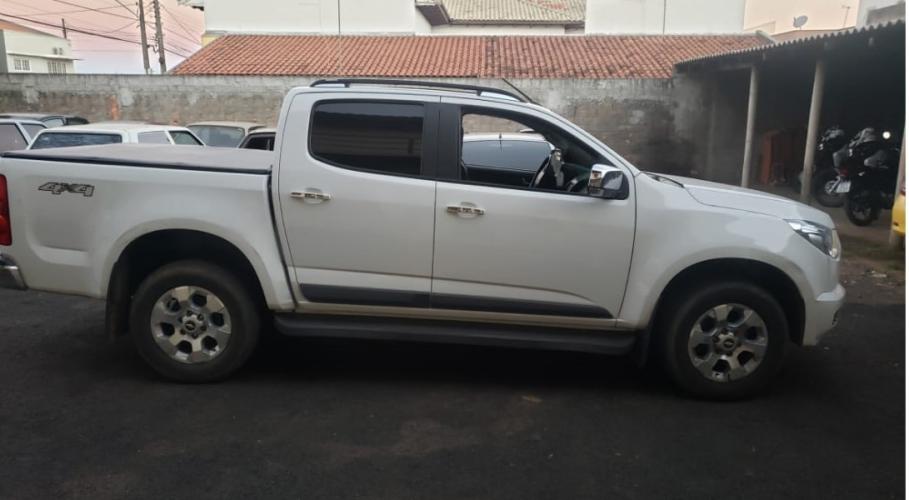 PM prende homem, recupera caminhonete e apreende caixas de cigarros contrabandeados no Norte Pioneiro