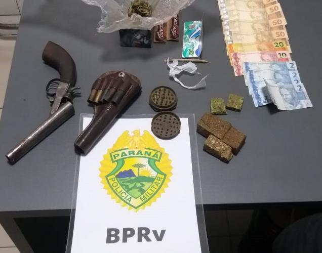 Operação Hórus: Policiais rodoviários apreendem arma de fogo, maconha e encaminham três suspeitos em Terra Rica, no Noroeste