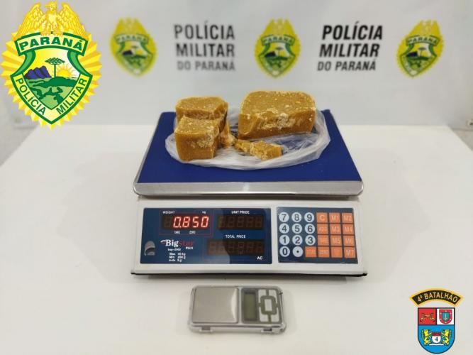 Cão de faro da PM auxilia na apreensão de quase um quilo de crack e pai e filho são encaminhados em Maringá
