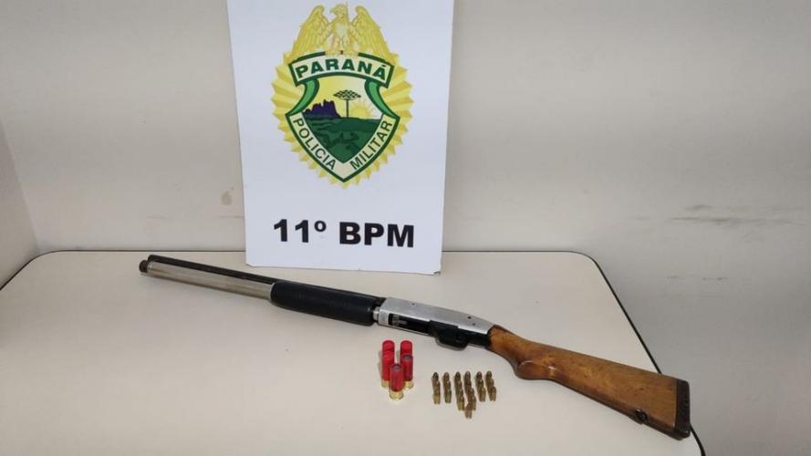 Polícia Militar apreende espingarda e carro abandonado em Campo Mourão, no Noroeste do estado