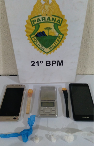 Homem monitorado por tornozeleira eletrônica é preso pela PM por tráfico de drogas, em Marmeleiro (PR)