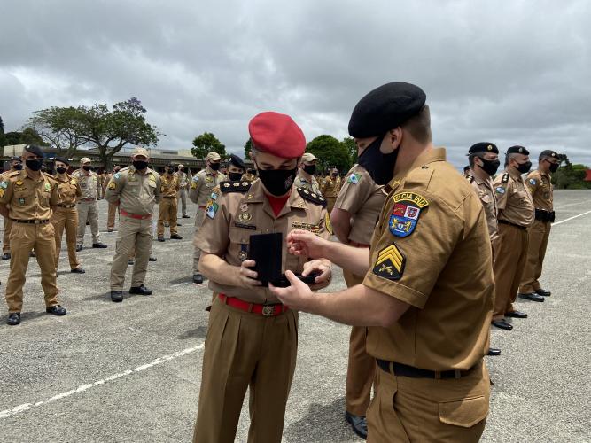 Formatura do CPCOM no pátio da APMG