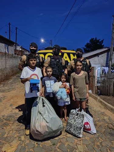 Policiais da ROTAM fazem visita a menino que sonha em ser policial militar no Norte Pioneiro