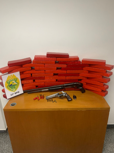 Carro com maconha e armas é interceptado pela PM em Balsa Nova (PR)