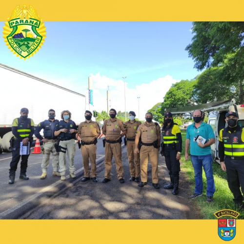 Blitz educativa da PM aborda mais de 180 veículos e entrega diverso folders em Maringá (PR)