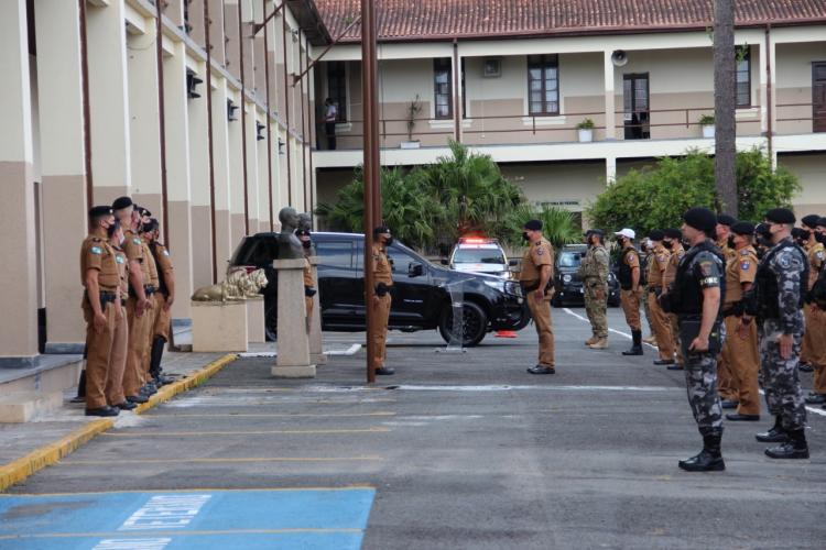 OPERAÇÃO FECHA QUARTEL