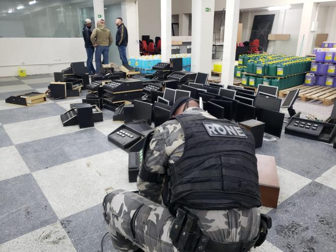 BPRONE apreende 111 máquinas caça níquel