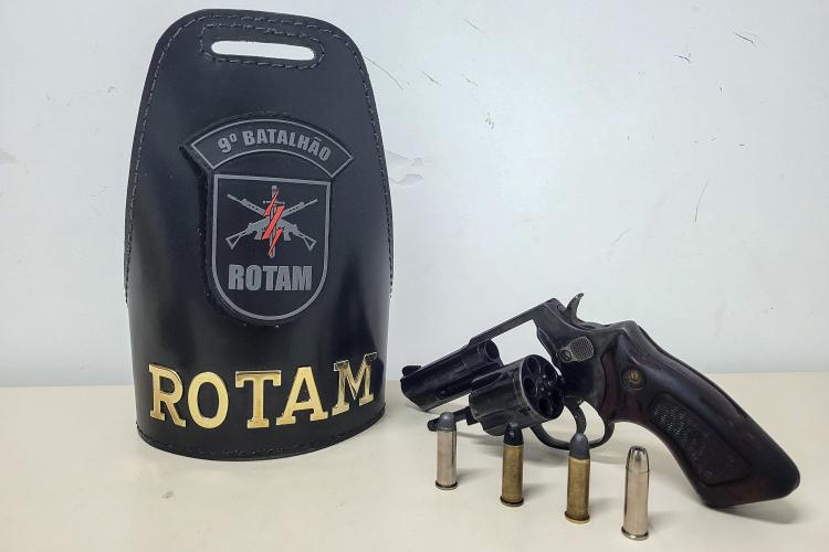 APÓS DENÚNCIA, POLÍCIA MILITAR APREENDE ARMA DE FOGO, EM PARANAGUÁ