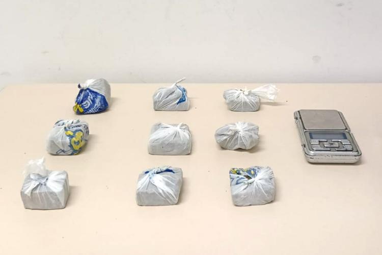 "Homem é Preso por Tráfico de Drogas Após Denúncia em Paranaguá "