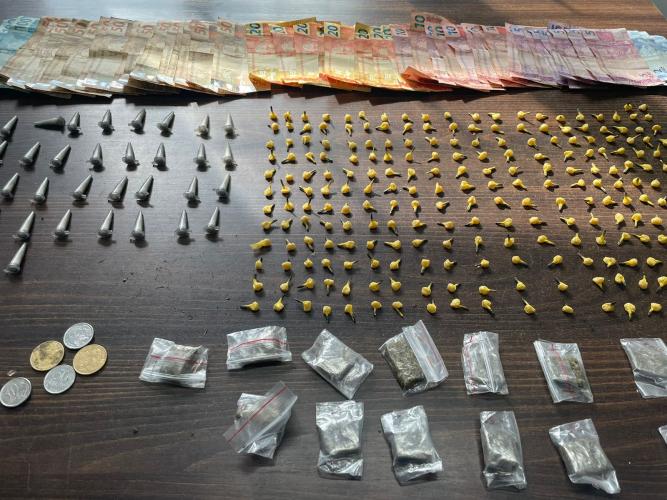 Ação Policial Reforça Compromisso com a Segurança na Região: Polícia Militar Prende Indivíduo por Tráfico de Drogas em Matinhos