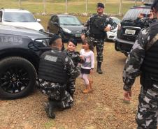 Choque faz surpresa em festa de aniversário de menina que sonha ser policial em Guarapuava (PR)