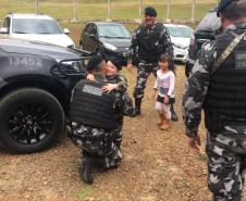 Choque faz surpresa em festa de aniversário de menina que sonha ser policial em Guarapuava (PR)